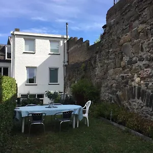 2* Bed & Breakfast De Stadswal